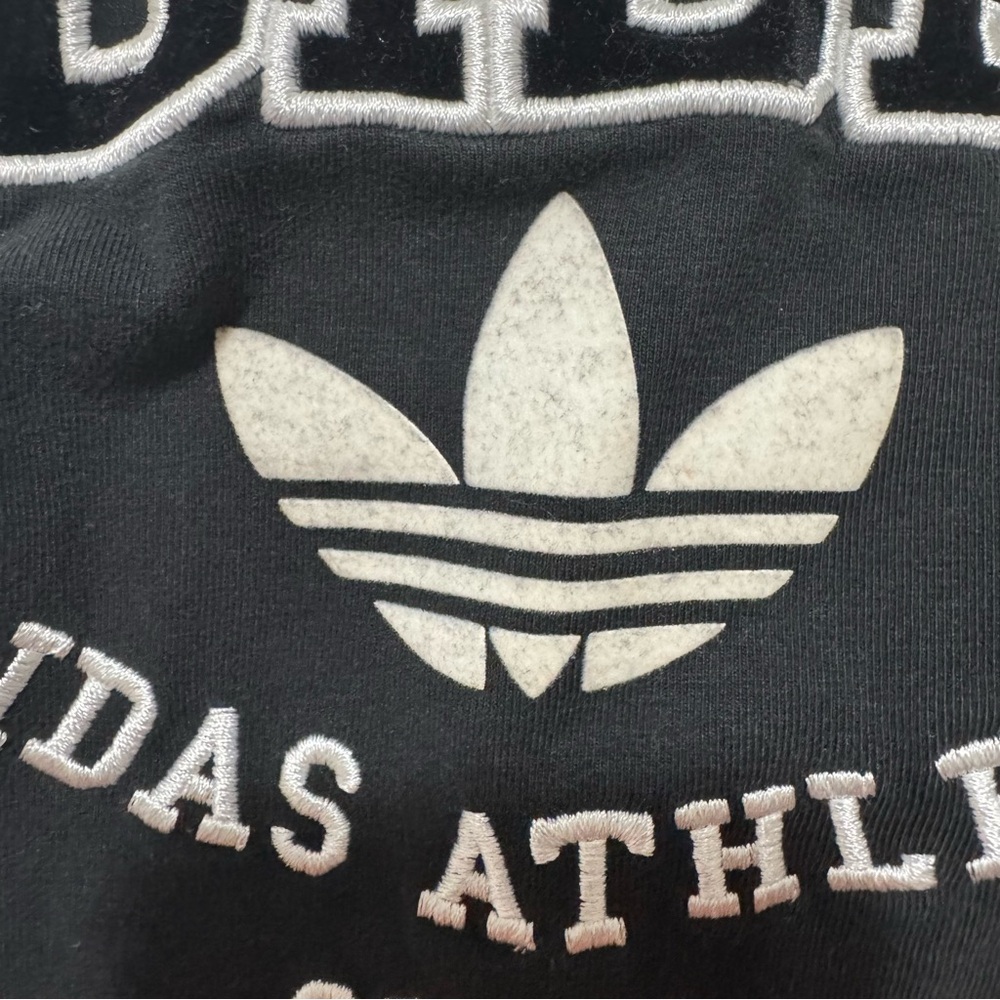 adidas Originals Size Medium Cropped Lace Trim T-Shirt Black White Crop V-Neck - Picture 8 of 8